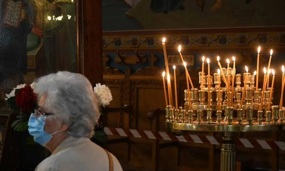 Πάτρα: "Πλακώθηκαν" μέσα στην εκκλησία για τα μέτρα του κορονοϊού